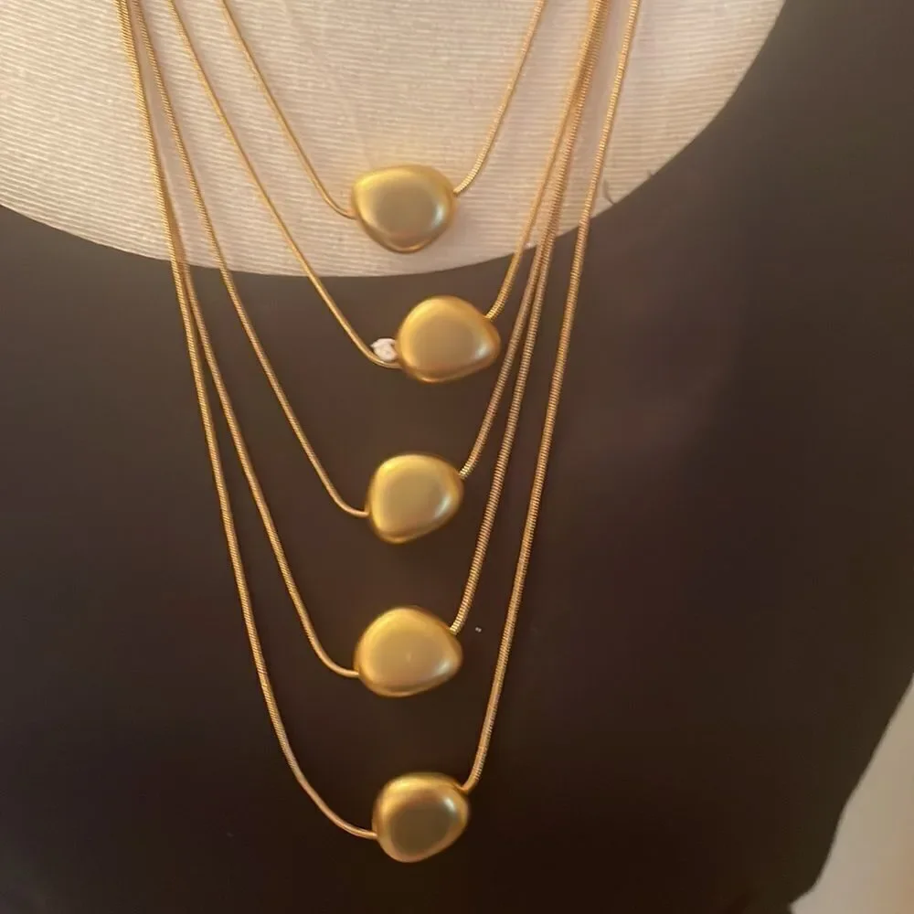 Gold tone necklace drape - Picture 2 of 3